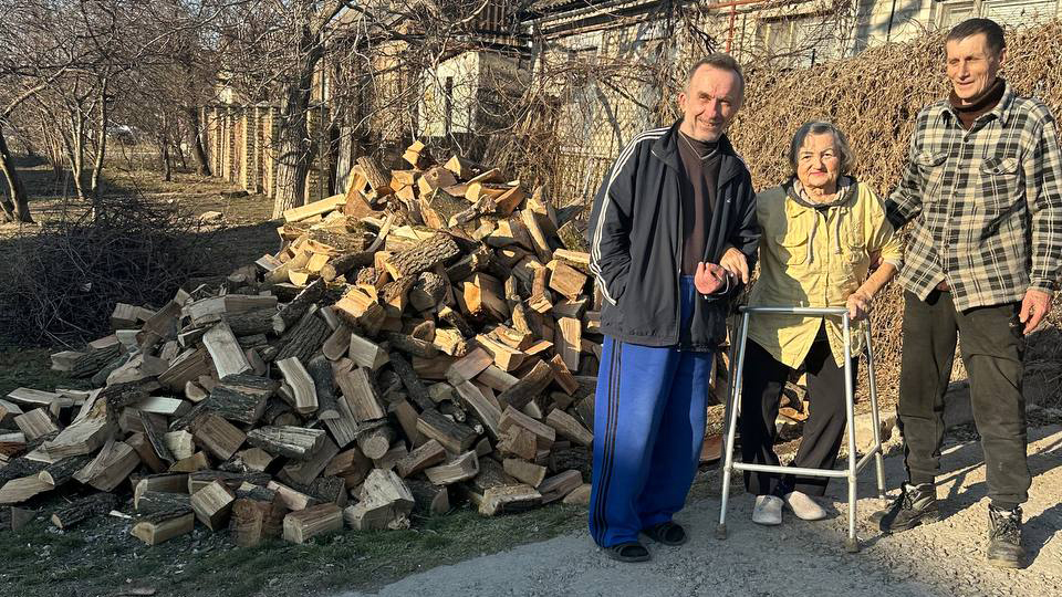 На тепло для людей и животных в шелтере в Запорожье